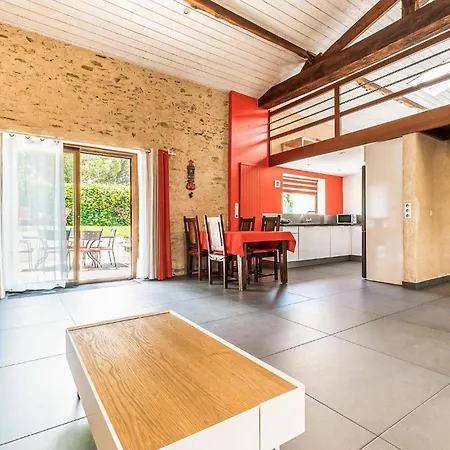 4 Bedroom Gorgeous In Holiday home *