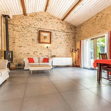 Holiday home 4 Bedroom Gorgeous In Bouguenais