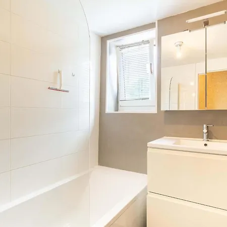 4 Bedroom Gorgeous In Holiday home