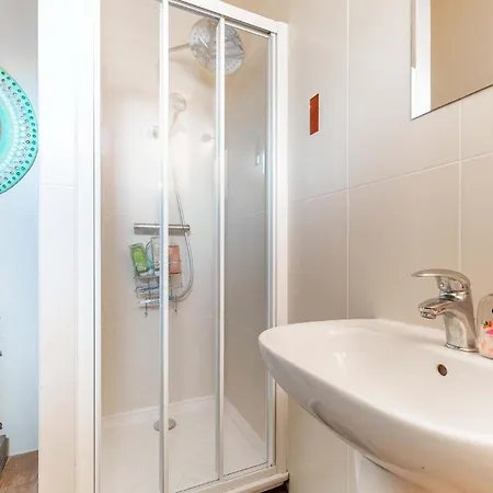 4 Bedroom Gorgeous In *