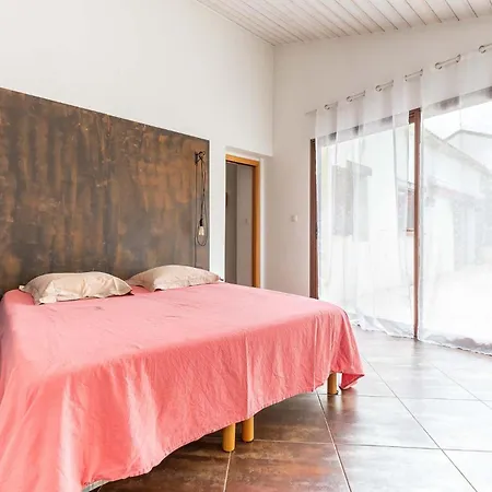 度假居 4 Bedroom Gorgeous In 布格奈斯