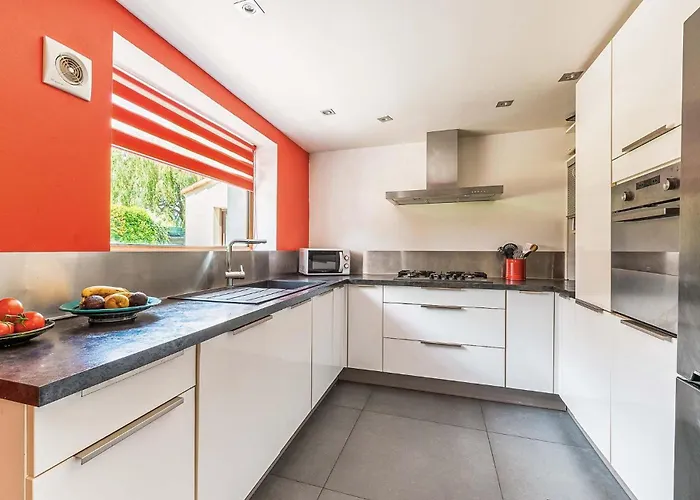 Hébergement de vacances 4 Bedroom Gorgeous In