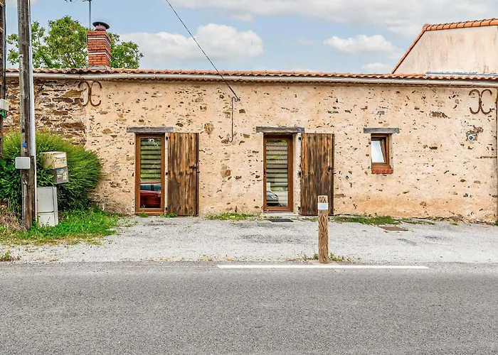 4 Bedroom Gorgeous In Hébergement de vacances *