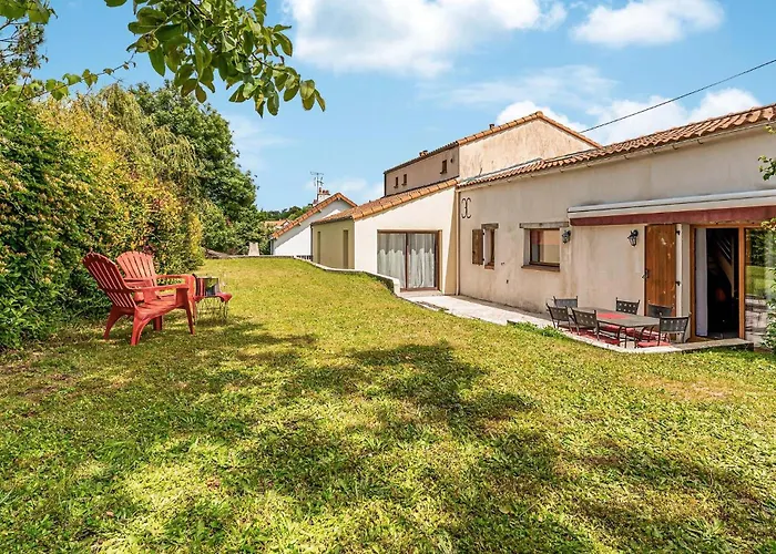 Hébergement de vacances 4 Bedroom Gorgeous In *