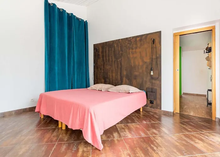 Hébergement de vacances 4 Bedroom Gorgeous In Bouguenais